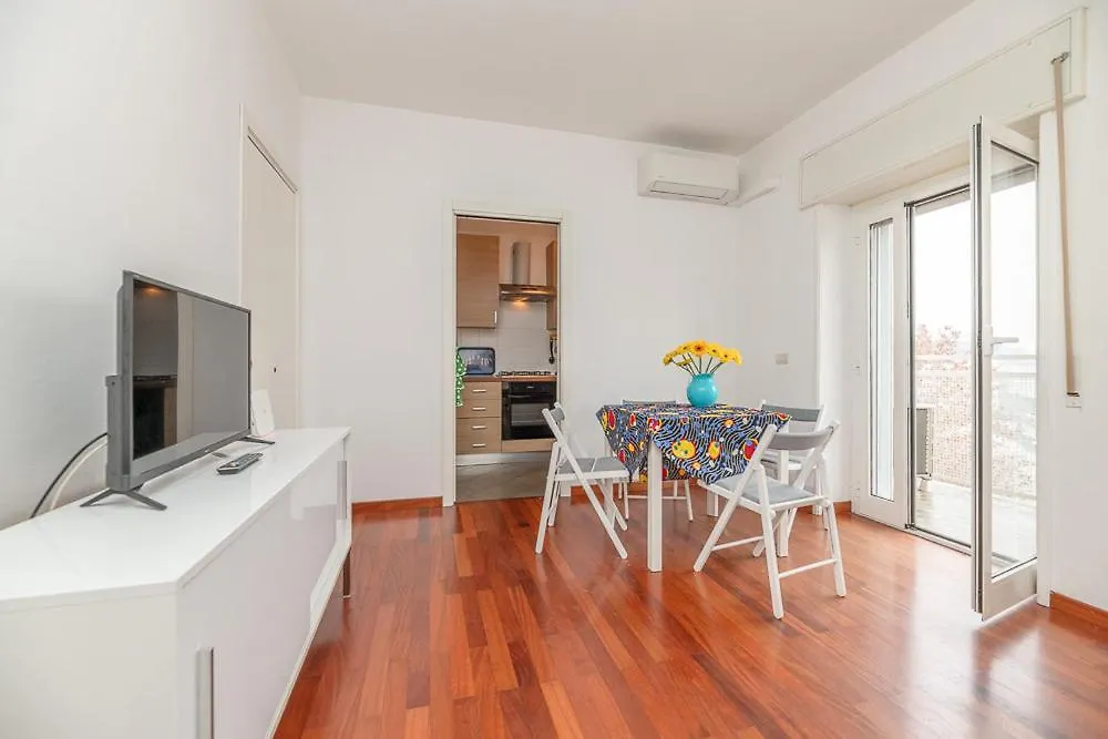 Bright And Quiet Apartment Close To Milan Fair